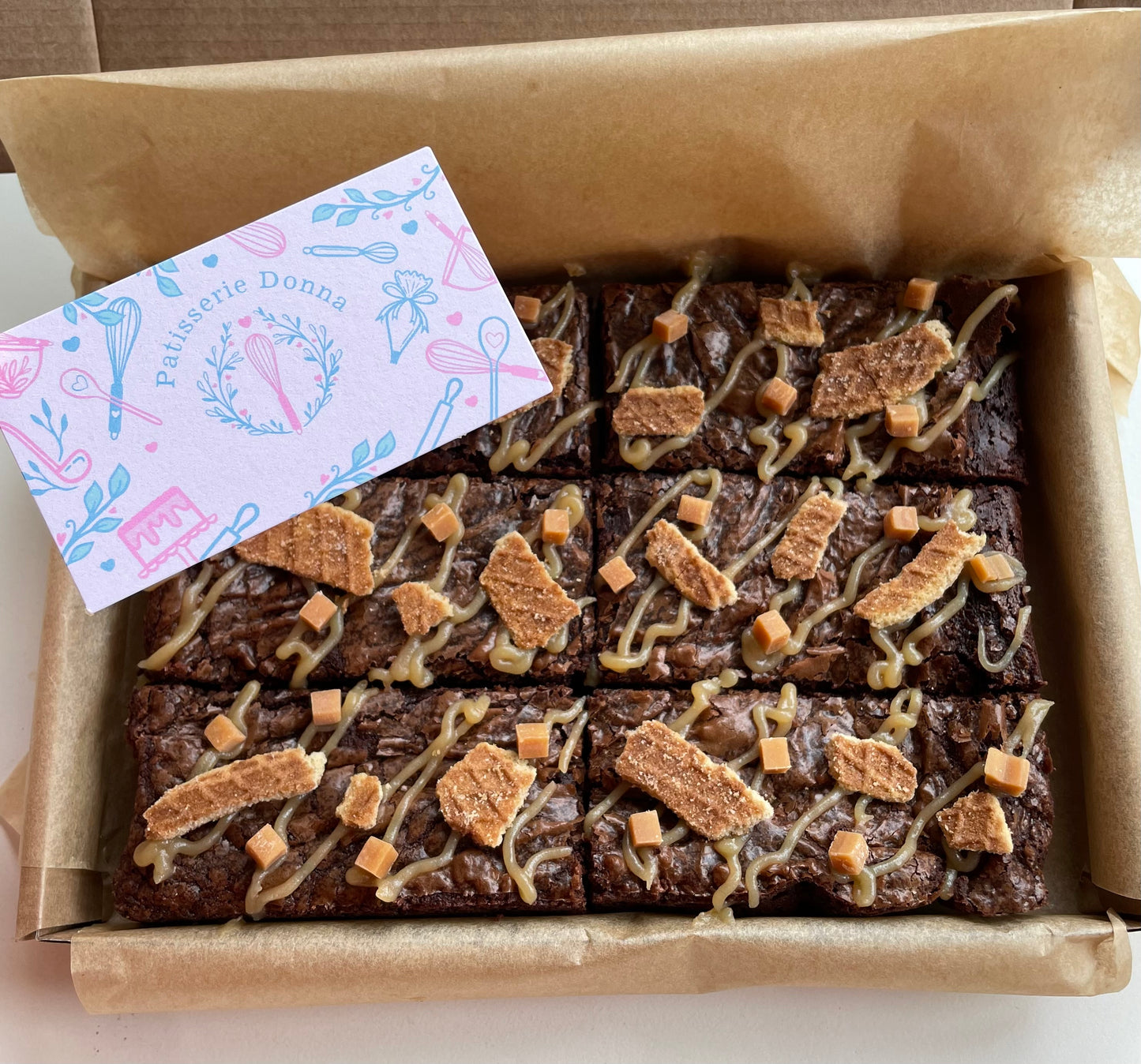 Karamel brownies verstuurd per post